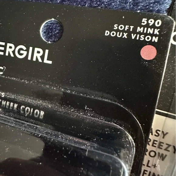 **BUNDLE**   Cover girl bundle. All New Items 🖤  MAKEUP #1 - Picture 11 of 13